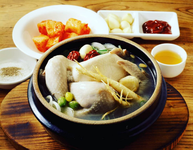 Cách làm món gà tần sâm tươi Hàn Quốc siêu dễ mà bổ dưỡng 